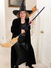 Witchy granny casts a spell to harden your cock