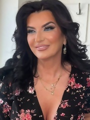 mature_2025_11999824
